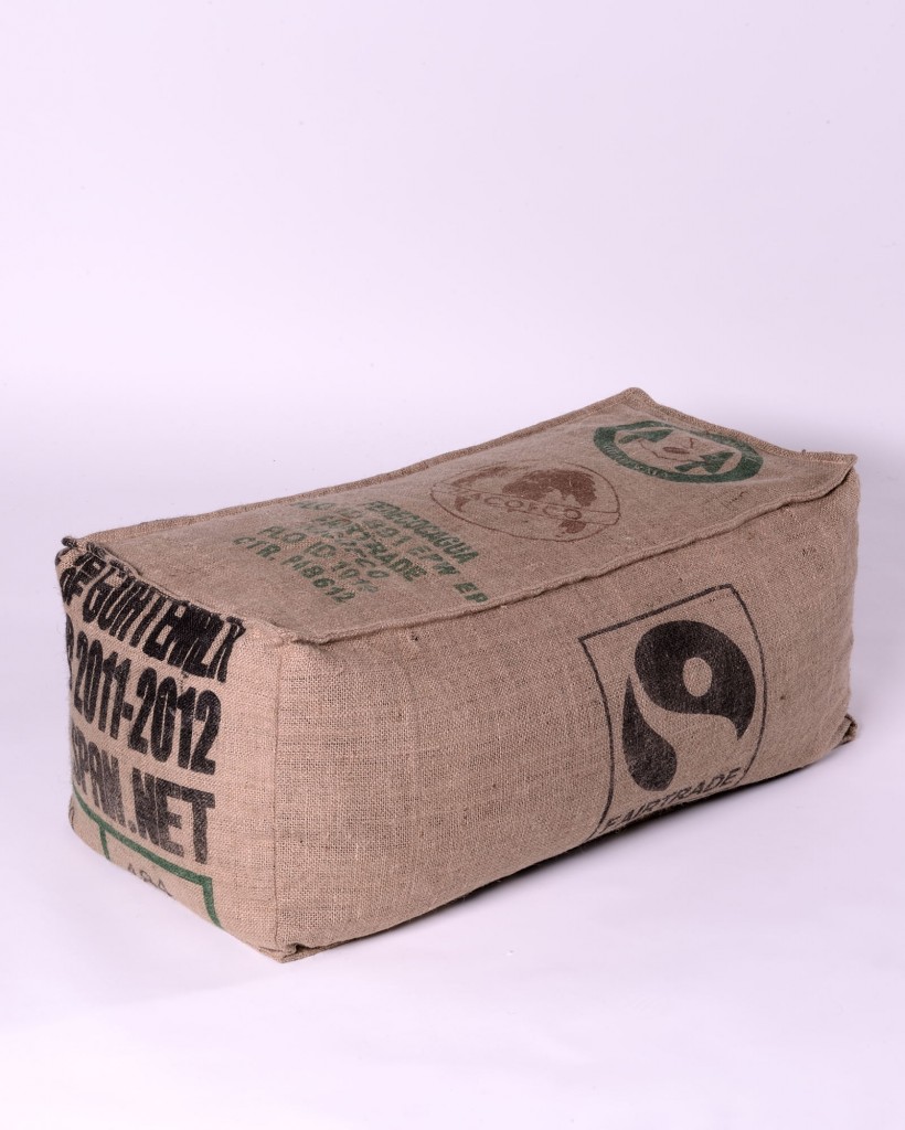 Pouf éco design èeco-conçu à partir de sac de café recyclé