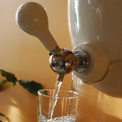 Fontaine à eau filtrante base acrylique - AQUAOVO EXPERIENCE